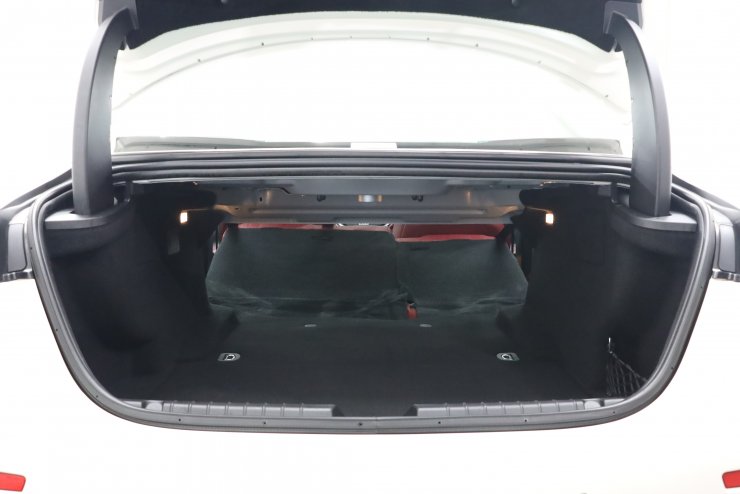 マセラティ ギブリ S 赤×黒革 20インチウラーノアルミ スカイフックサス サンルーフ カーボントリム中古車