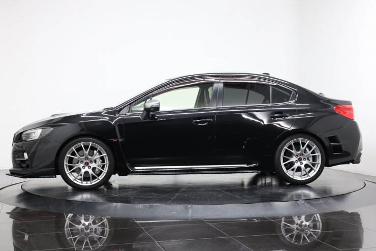 スバル WRX STI S207 6MT 400台限定車 走行8,000km 純正19インチBBS製