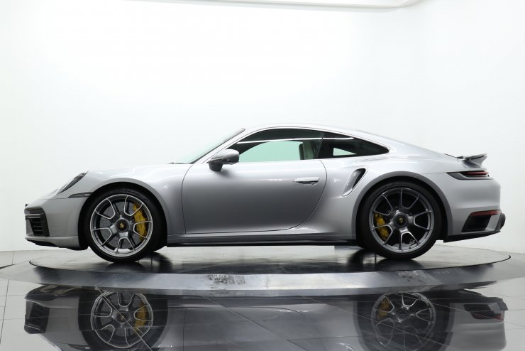 ポルシェ 911(Type992) Turbo S PDK ワンオーナー アイランドグリーン
