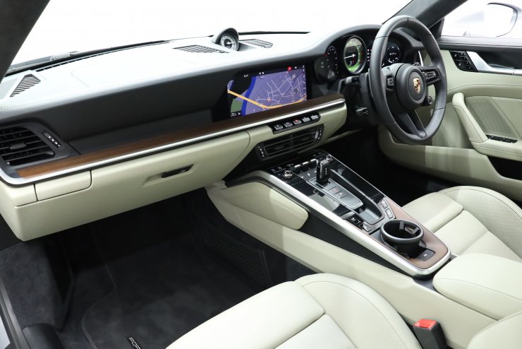 ポルシェ 911(Type992) Turbo S PDK ワンオーナー アイランドグリーン