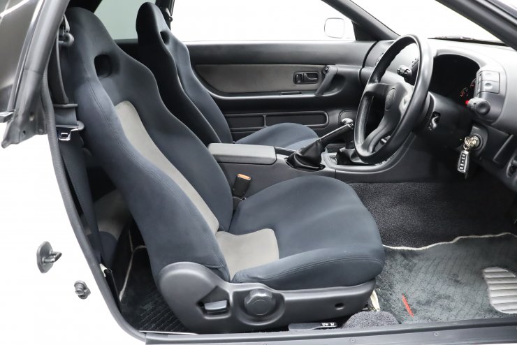 BNR32スカイラインGT-R 運転席 名車に乗るなら純正にこだわりたい！ R32スカイラインGT-Rを大人