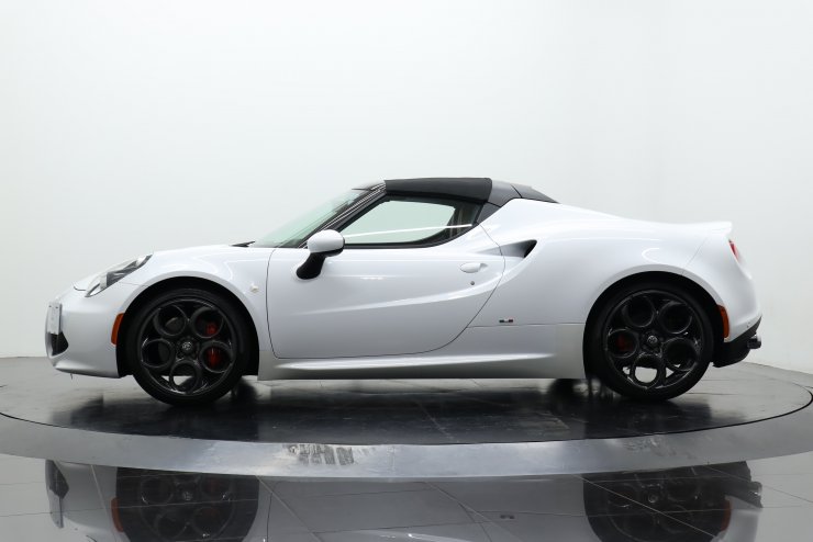 アルファロメオ 4C スパイダー 最終モデル 茶革 スポーツPKG レザーPKG