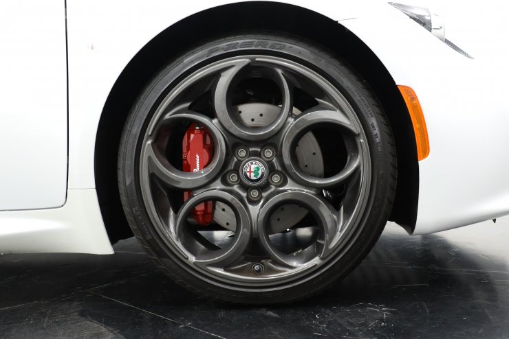 アルファロメオ 4C スパイダー 最終モデル 茶革 スポーツPKG レザーPKG