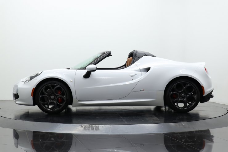 アルファロメオ 4C スパイダー 最終モデル 茶革 スポーツPKG レザーPKG