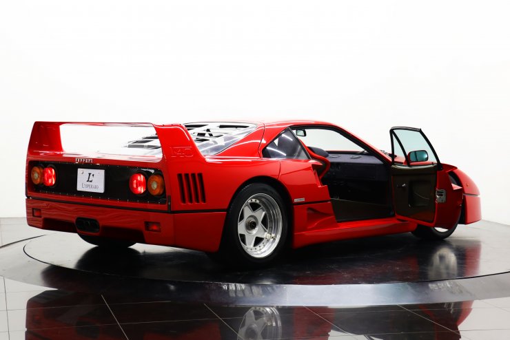 フェラーリ F40 【SPECIAL STOCK】1990年モデル 後期キャタライザー付