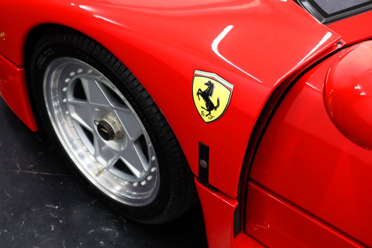 フェラーリ F40 【SPECIAL STOCK】1990年モデル 後期キャタライザー付