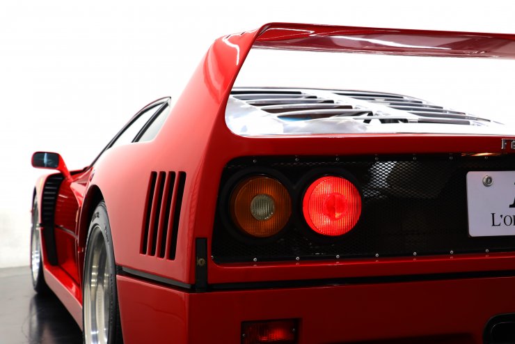 フェラーリ F40 【SPECIAL STOCK】1990年モデル 後期キャタライザー付