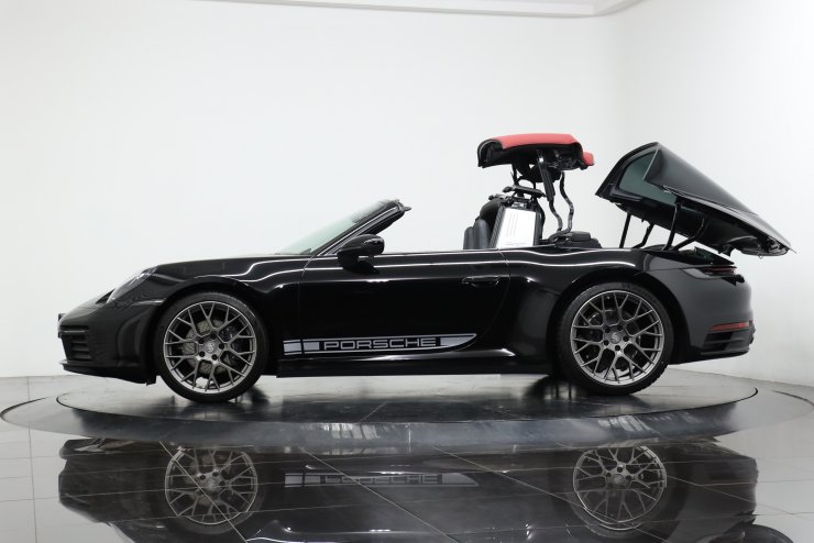 ポルシェ 911(Type992) Targa 4 PDK ワンオーナー 赤幌 スポーツ