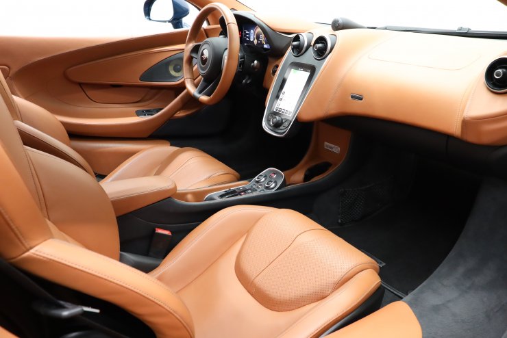 マクラーレン 570GT 左H スペシャルペイント サドルタンレザー