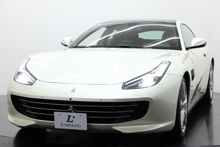 純正品】Ferrari カーボンフューエルリッド（GTC4ルッソ用）