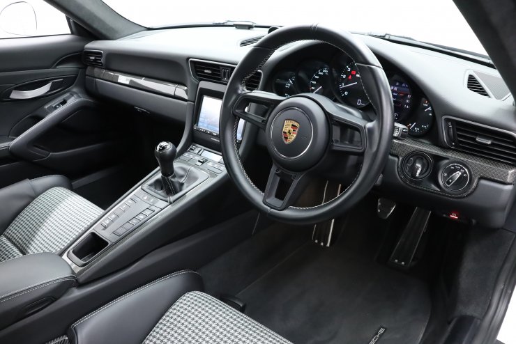 ポルシェ 911(Type991) R 6MT 世界限定991台 正規ディーラー車