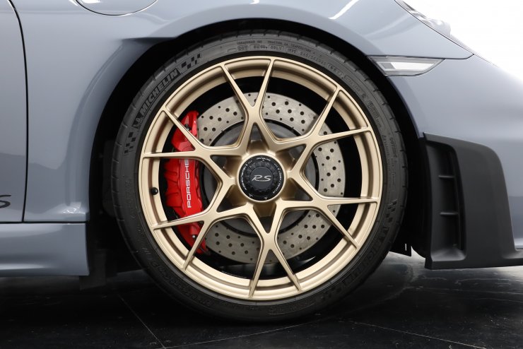 ポルシェ 718 Cayman GT4 RS PDK ヴァイザッハパッケージ 右
