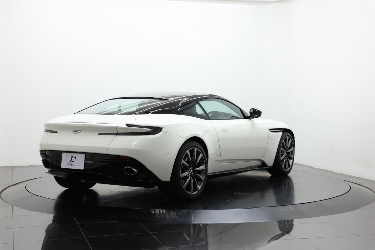 アストンマーティン DB11 V12 Coupe 有償色 ブラックレザー 純正20