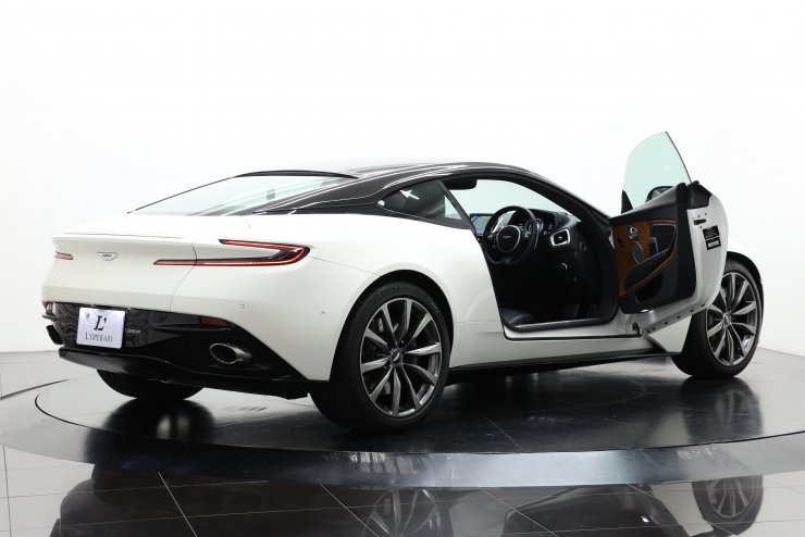 アストンマーティン DB11 V12 Coupe 有償色 ブラックレザー 純正20