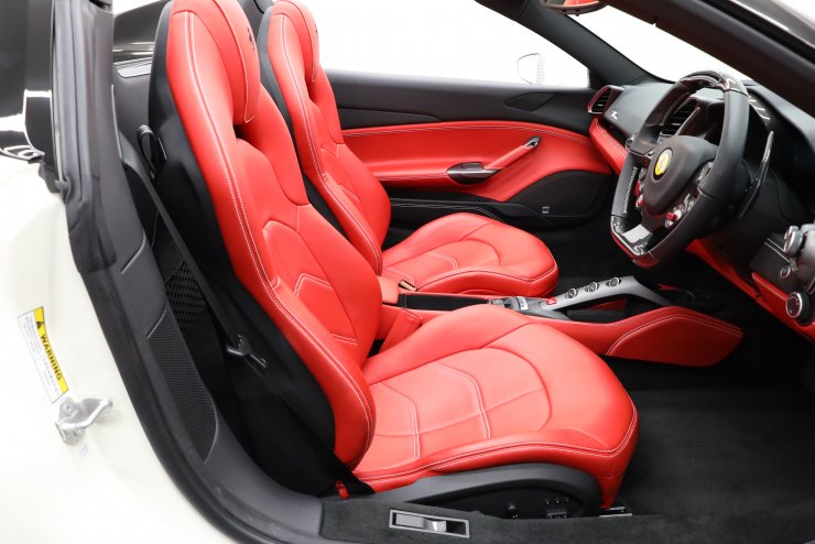 フェラーリ 488 Spider F1 DCT 正規ディーラー車 希少右ハンドル 純正