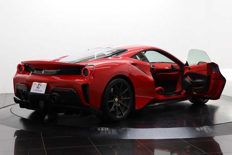 フェラーリ 488 Pista F1 DCT 正規ディーラー車 左ハンドル