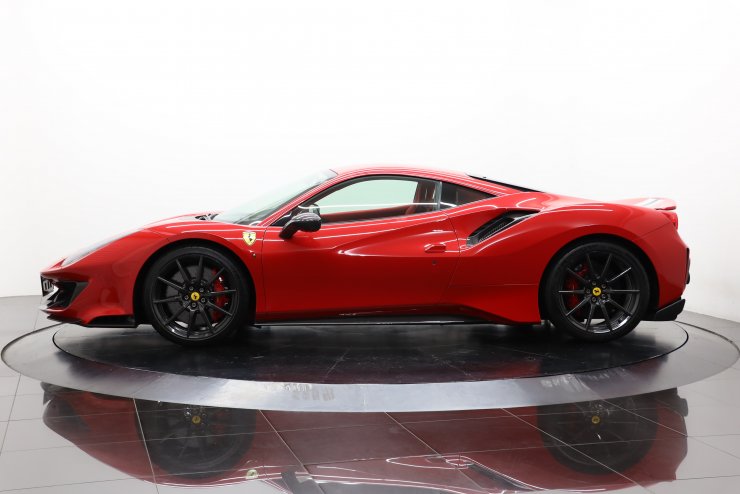 フェラーリ 488 Pista F1 DCT 正規ディーラー車 左ハンドル