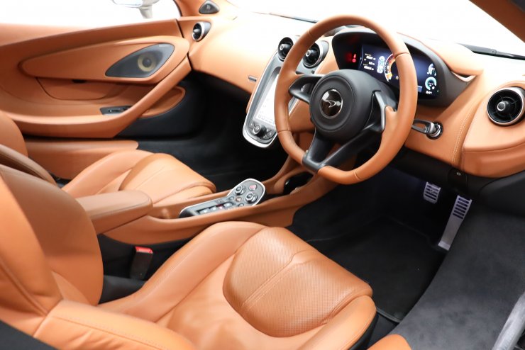 マクラーレン 570S Coupe 右ハンドル 有償色 ブラウンレザー 20インチ