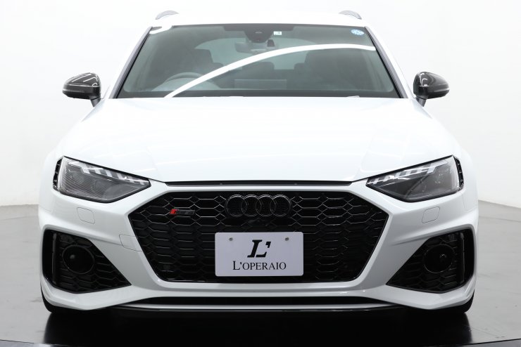 アウディ RS4アバント 後期モデル ワンオーナー カーボン