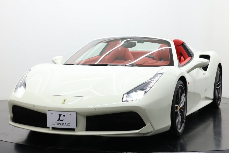 フェラーリ 488 Spider F1 DCT カーボンドライバーゾーンステアリング