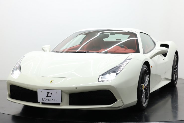 フェラーリ 488 Spider F1 DCT カーボンドライバーゾーンステアリング
