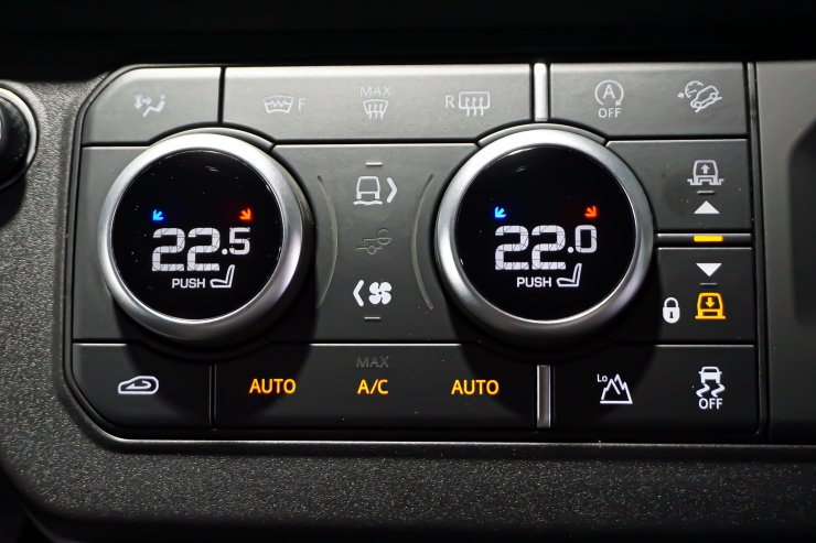 ランドローバー ディフェンダー110td5 純正ステアリング 本体 ランドローバー ディフェンダー110td5 純正ステアリング 本体