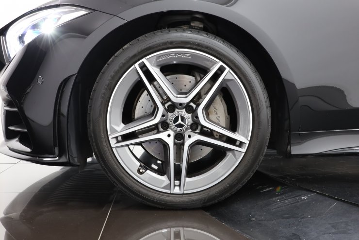 2019年ベンツCLS220d-AMGライン純正19インチホイール