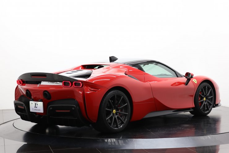 フェラーリ SF90 ストラダーレ アセットフィオラノ F1 DCT 正規