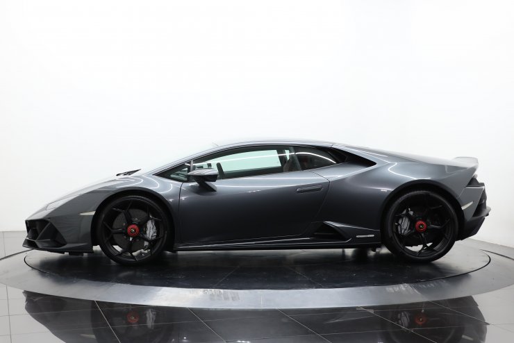 ランボルギーニ ウラカン EVO 4WD OP20インチLoge鍛造アルミ クリア