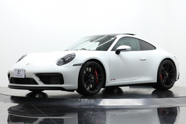 ポルシェ 911(Type992) カレラ GTS PDK 電動ガラスサンルーフ