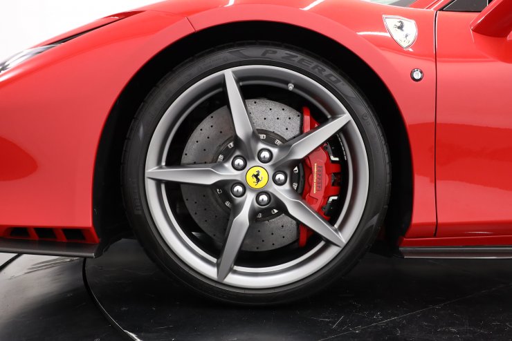 フェラーリ F8 トリブート F1 DCT 正規ディーラー車 カーボンLED