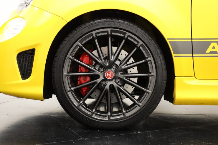 アバルト 595 コンペティツィオーネ 5MT 最終モデル 有償色 ブレンボ