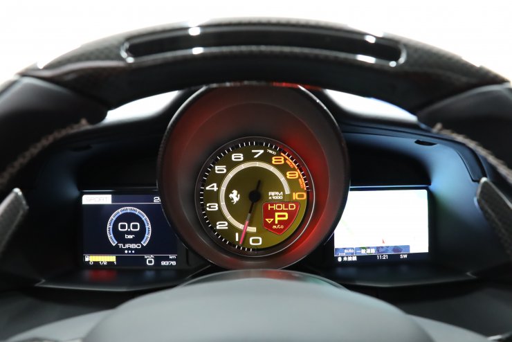 フェラーリ 488 GTB サスペンションリフト カーボン(LEDステアリング