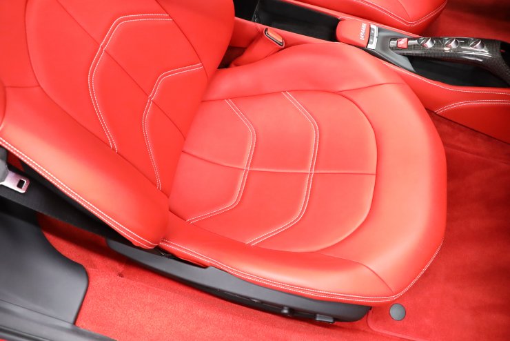 フェラーリ 488 GTB サスペンションリフト カーボン(LEDステアリング