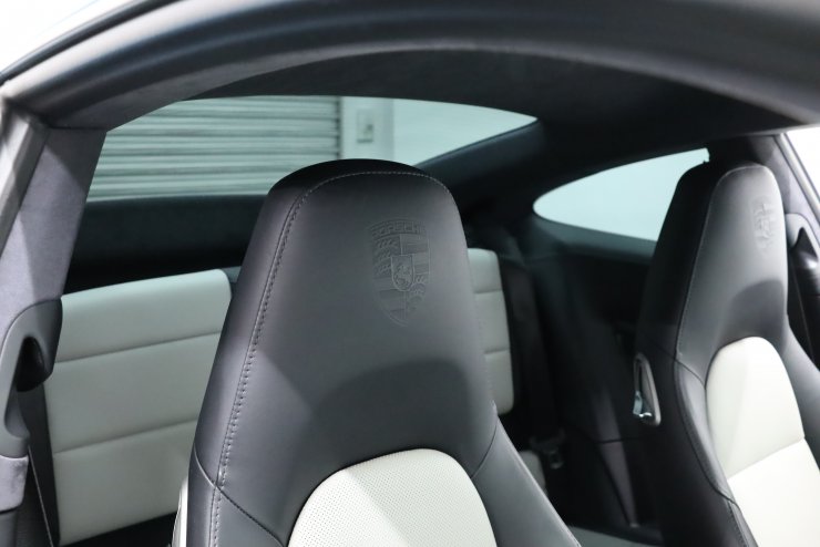ポルシェ 911(Type991) カレラ PDK 後期モデル マイアミブルー