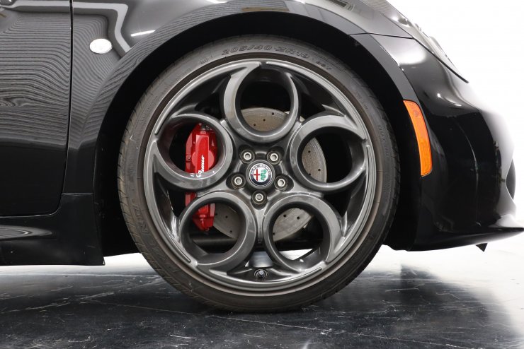 アルファロメオ 4C Coupe 赤革 スポーツパッケージ レザーパッケージ