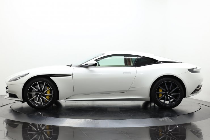 アストンマーティン DB11 ◇◇2024年初売り特選車諸費用無料◇◇ V8