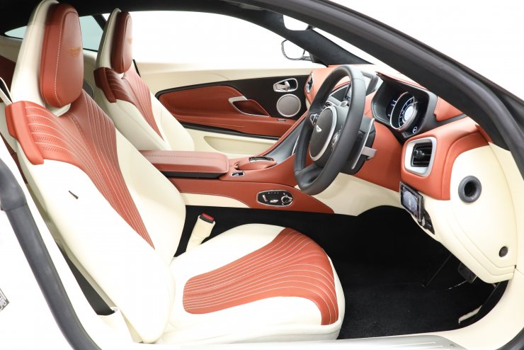 アストンマーティン DB11 ◇◇2024年初売り特選車諸費用無料◇◇ V8