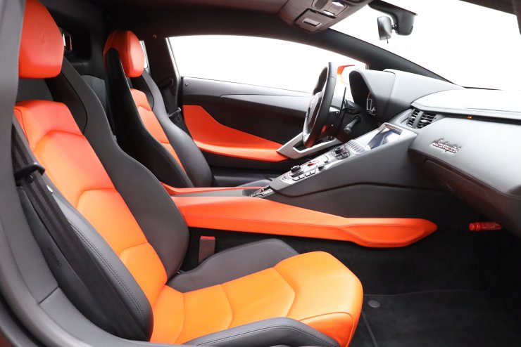 ランボルギーニlp700OEMスタイルのセントラルコントロールデコレーションにフィットする高品質ドライカーボンファイバーLP700セントラルコント ランボルギーニ・アヴェンタドールLP700-4（4WD⁄7AT）短評 クルマ