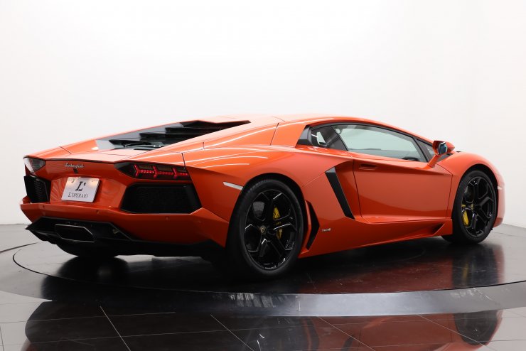 ランボルギーニ アヴェンタドール LP700-4 正規ディーラー車 1オーナー