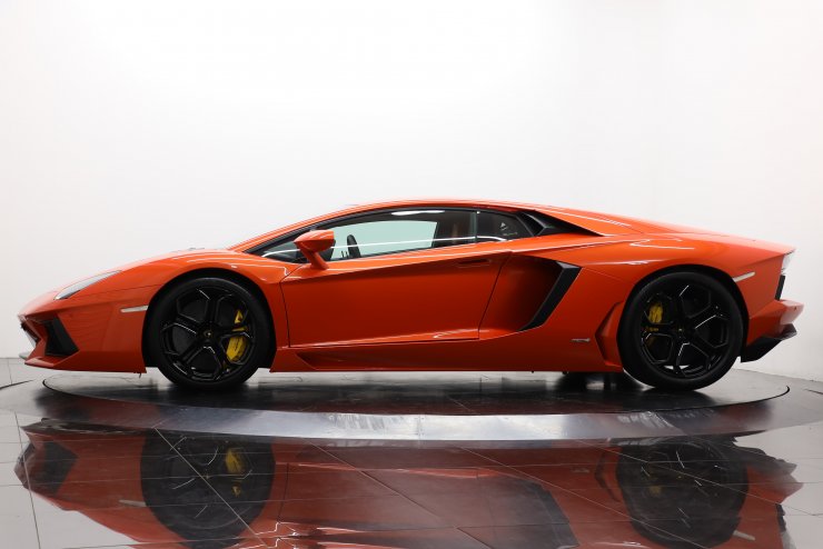 ランボルギーニ アヴェンタドール LP700-4 正規ディーラー車 1オーナー