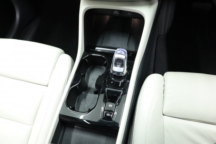 ボルボ XC40 リチャージプラグインハイブリッド T5インスクリプション