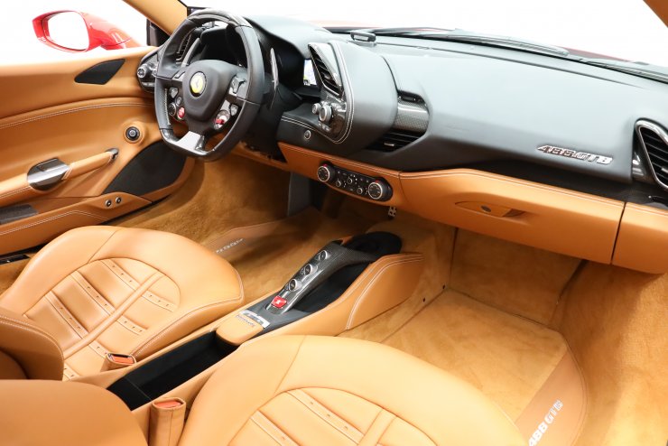 フェラーリ 488 GTB F1 正規ディーラー車 左ハンドル 20インチ鍛造