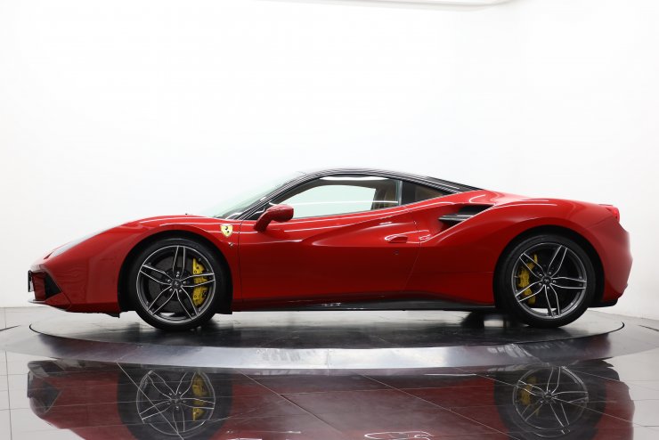 フェラーリ 488 GTB F1 正規ディーラー車 左ハンドル 20インチ鍛造