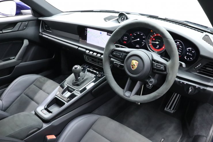 ポルシェ 911(Type992) カレラGTS 7MT 有償色 純正20/21インチ