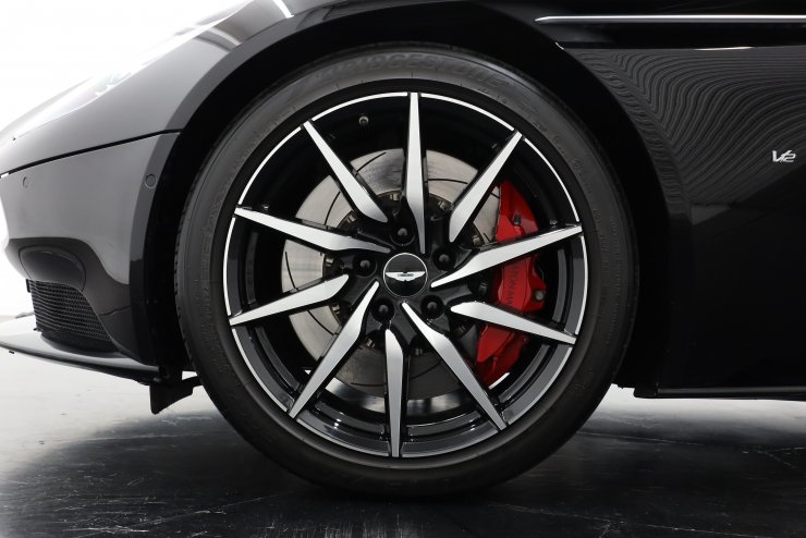 アストンマーティン DB11 V12 Launch Edition 世界限定1000台 左