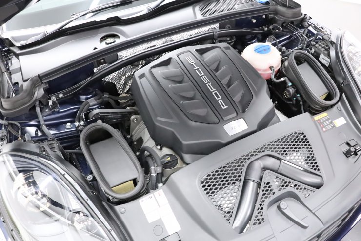 ポルシェ マカン GTS PDK 有償色 赤×黒革 スポーツクロノPKG