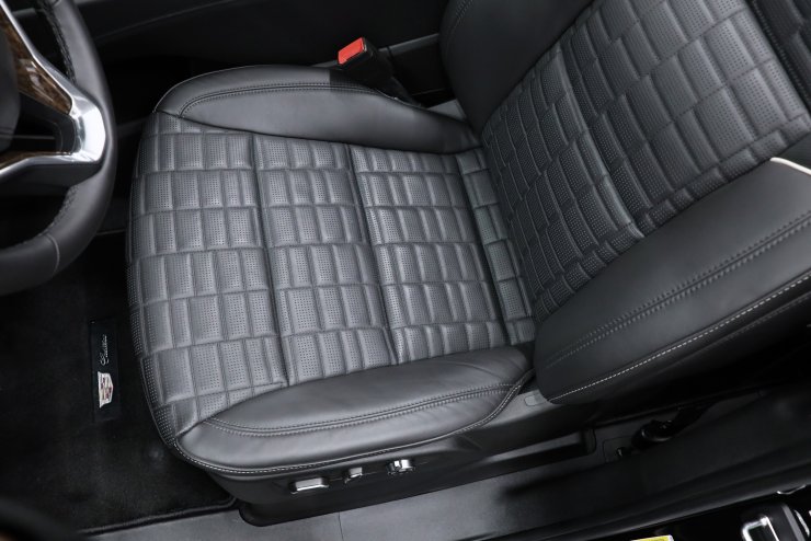 エスカレード　鏡面黒　430×430 ウェイト1センチ上げ取り付け エスカレード 鏡面黒 430×430 ウェイト1センチ上げ取り付け