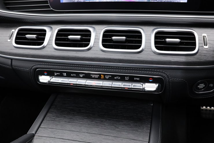 メルセデスベンツ GLSクラス GLS400d 4マチック AMGライン 有償色 黒革