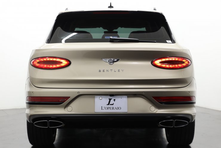 【新品未使用】ベントレーベンテイガ純正 現行 リヤバンパーLEDリフレクター右 ベントレー ベンテイガ ◇◇2024年初売り特選車諸費用無料◇◇ V8 後期